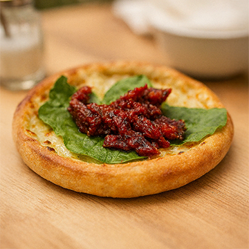 Esfirra de Tomate Seco com Rúcula
